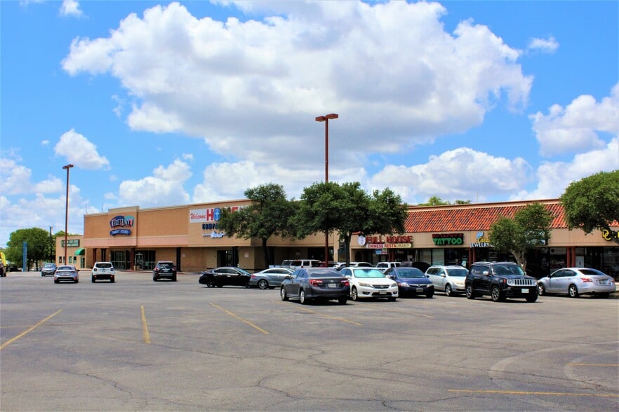 More Photos Of 2800-2864 Thousand Oaks Dr, San Antonio Unknown For Lease