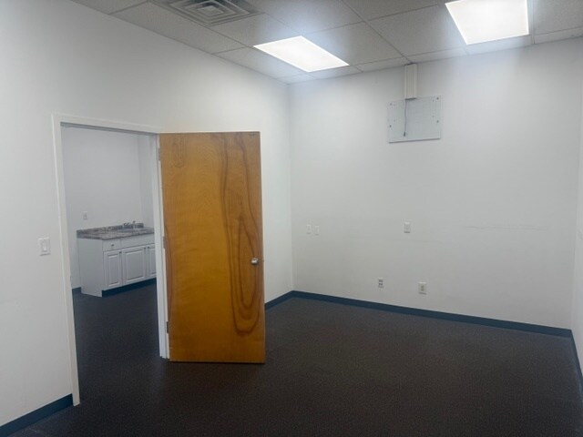 More Photos Of 7 Old Dock Rd, Yaphank Manufacturing For Lease