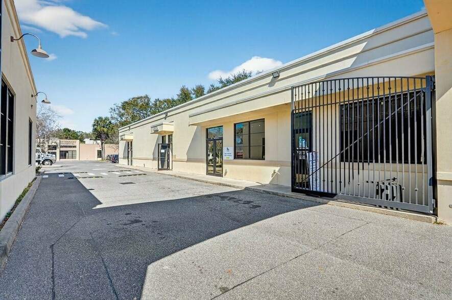 More Photos Of 600 Mason Ave, Daytona Beach Storefront Retail Office For Sale