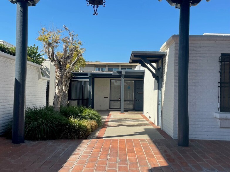 More Photos Of 17400 Irvine Blvd, Tustin Medical For Lease