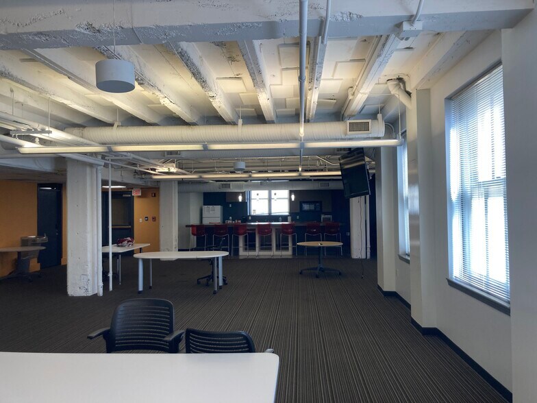 More Photos Of 16-24 N Meridian St, Indianapolis Office For Lease