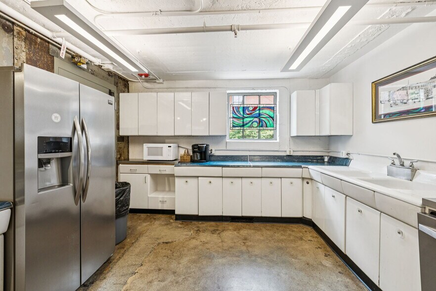 More Photos Of 112 Bridge St, Franklin Office For Sale