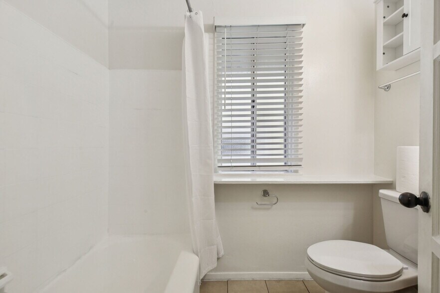 More Photos Of 4462 W 59th St, Los Angeles Apartments For Sale