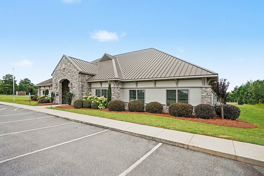 More Photos Of 132 Byrd Way, Warner Robins Office For Sale