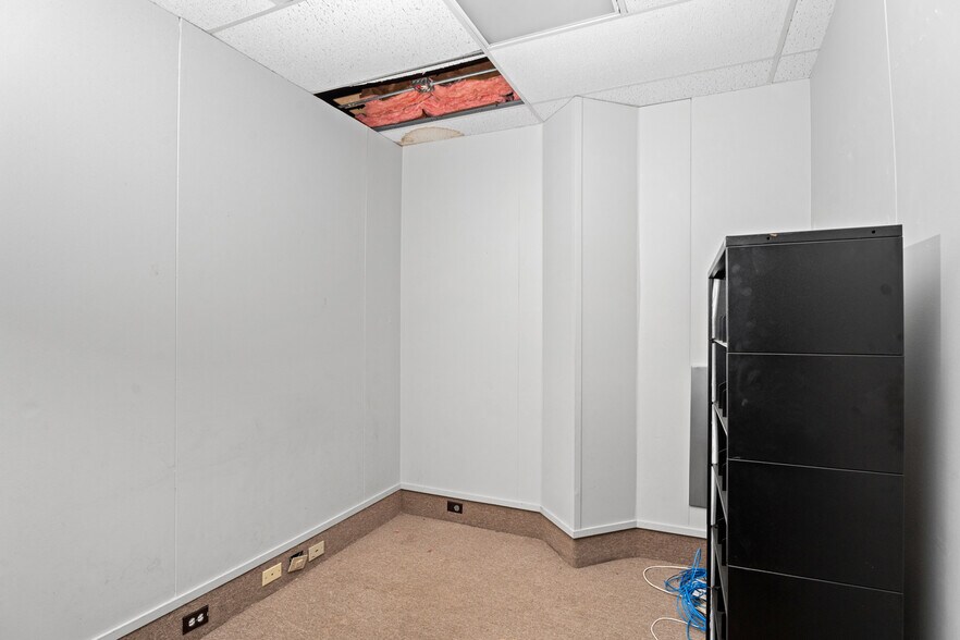 More Photos Of 1212 S Air Depot Blvd, Oklahoma City Office For Sale