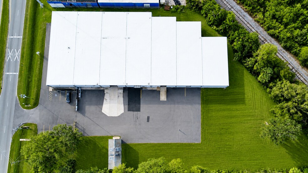 More Photos Of 12388 Starkey Rd, Largo Warehouse For Lease