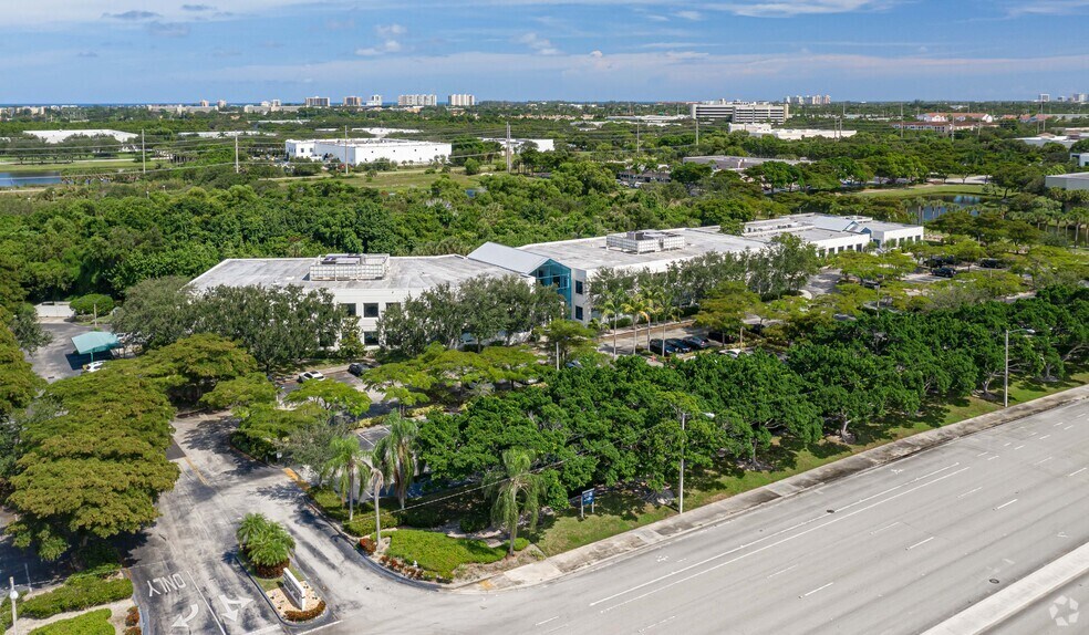 More Photos Of 6400 N Congress Ave, Boca Raton Office For Lease
