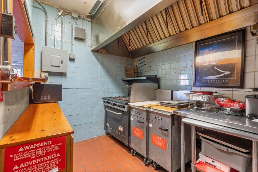 More Photos Of 348 Franklin Ave, Hartford Restaurant For Sale