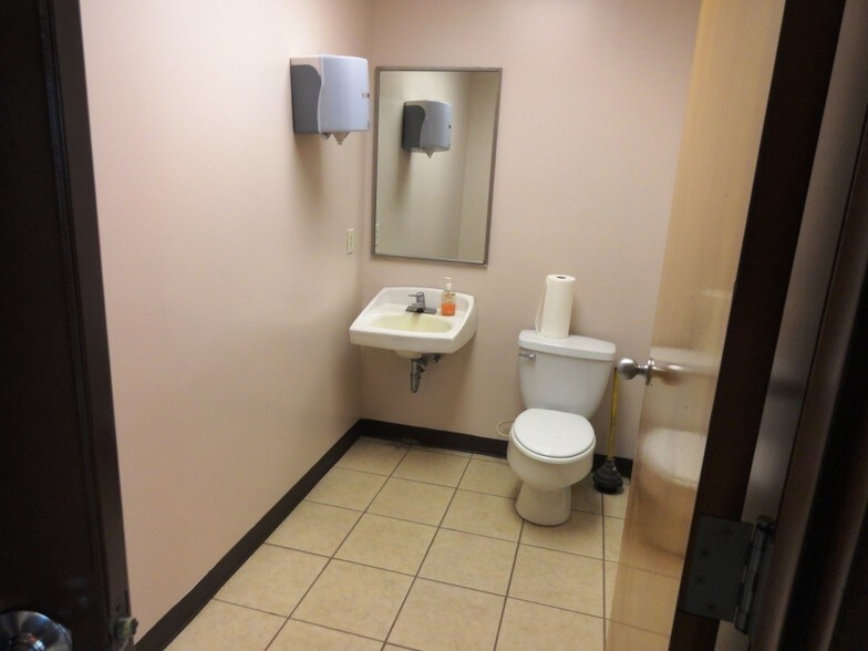 More Photos Of 7685 Fishel Dr N, Dublin Warehouse For Lease