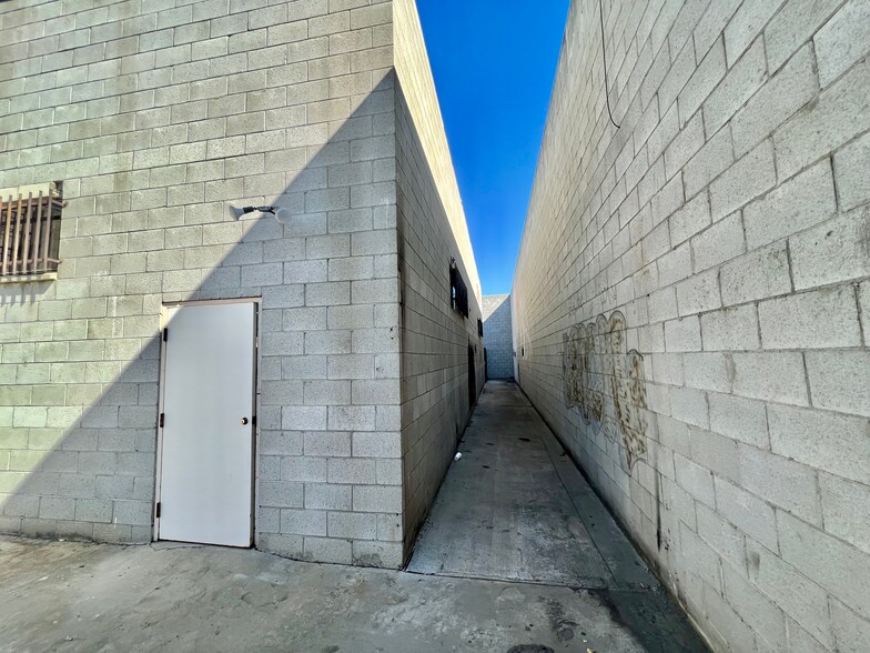 More Photos Of 14620 Novice St, Panorama City Warehouse For Sale
