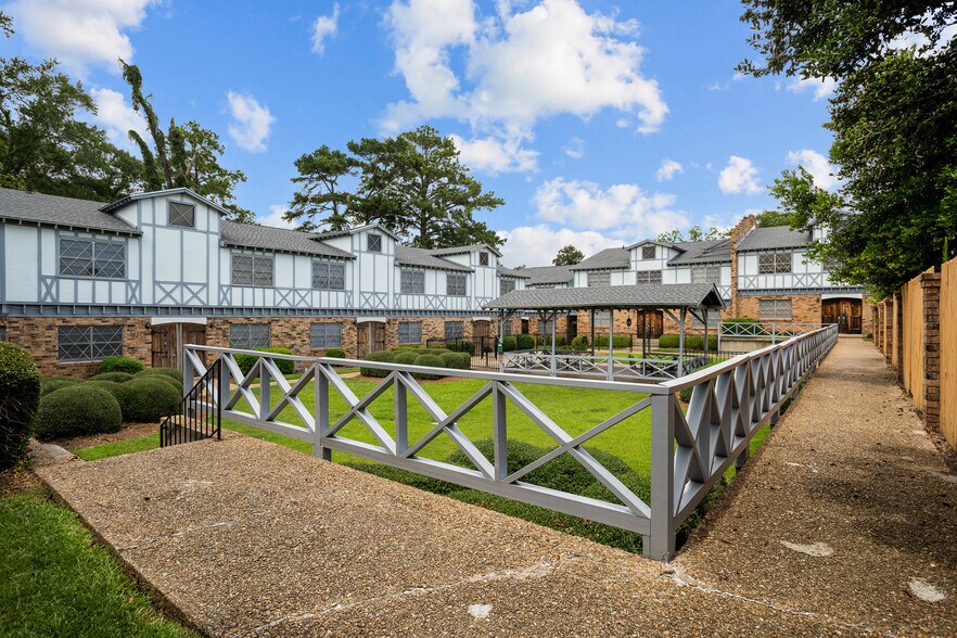 Primary Photo Of 901 W Pine St, Hattiesburg Apartments For Sale
