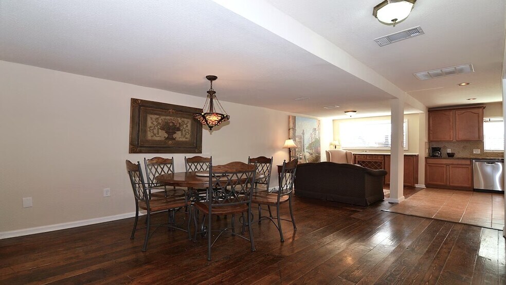 More Photos Of 227 Elm St, McKinney Freestanding For Sale