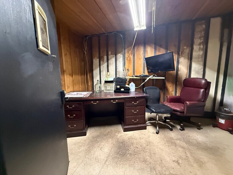 More Photos Of 27971 OK-50, Freedom Convenience Store For Sale