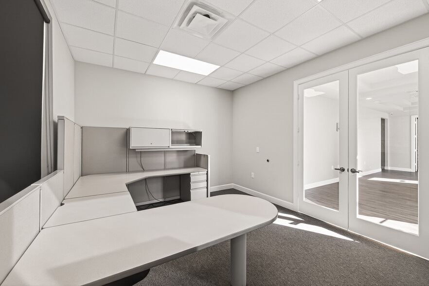 More Photos Of 25145 Star Ln, Katy Office For Sale