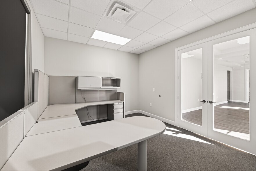 More Photos Of 25145 Star Ln, Katy Office For Sale