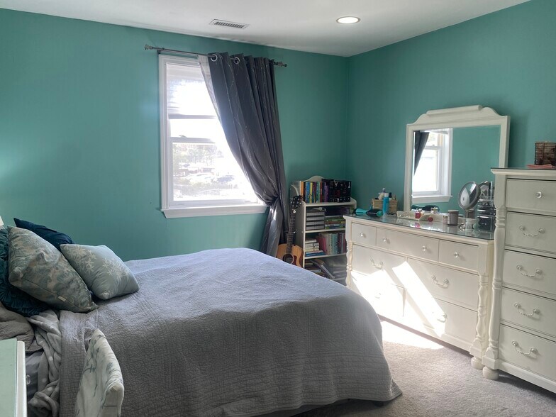 More Photos Of 1454 Grafton St, Worcester Light Manufacturing For Lease