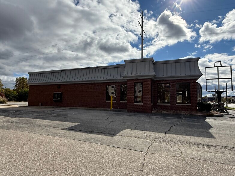 More Photos Of 320 Dixie Way, South Bend Fast Food For Lease