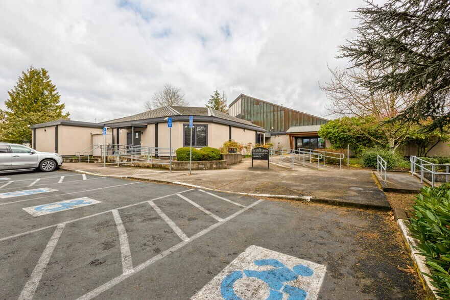 More Photos Of 1390 Waverly Dr SE, Albany Medical For Lease