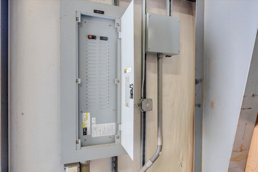 More Photos Of 18855 Microtronics, Sonora Industrial For Sale