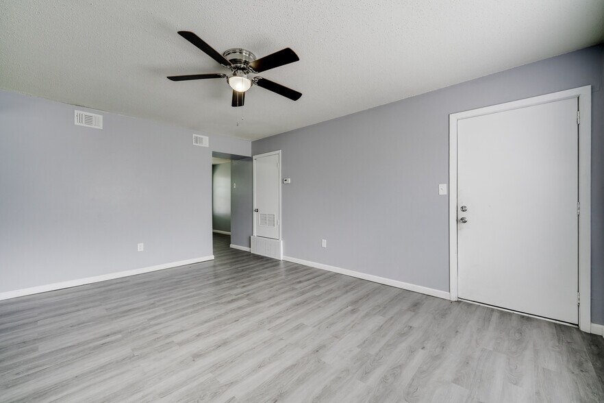 More Photos Of 1906 W Matthews Ave, Jonesboro Apartments For Sale