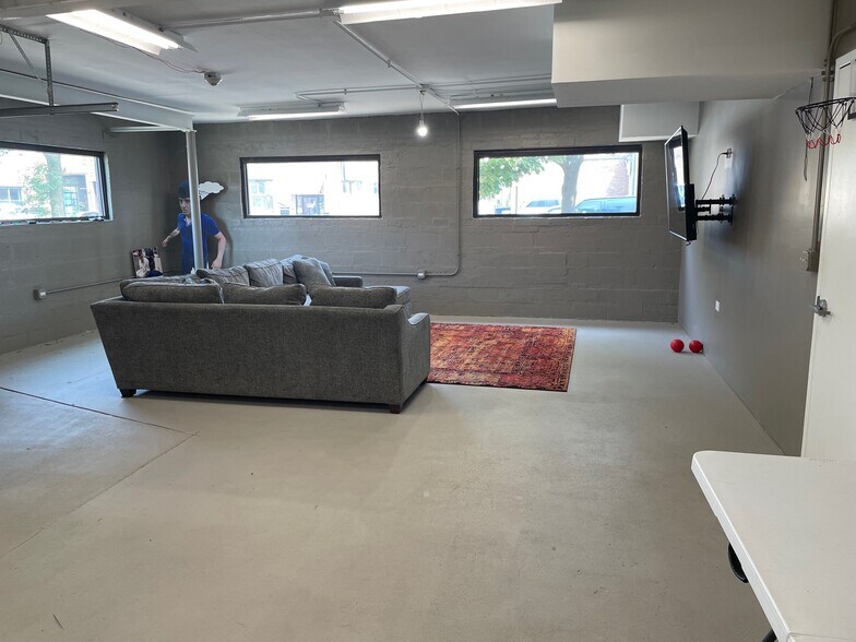 More Photos Of 3700 Oakton St, Skokie Flex For Sale