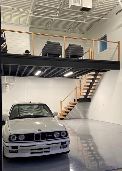 More Photos Of 13951 Indian Woods, San Antonio Flex For Sale