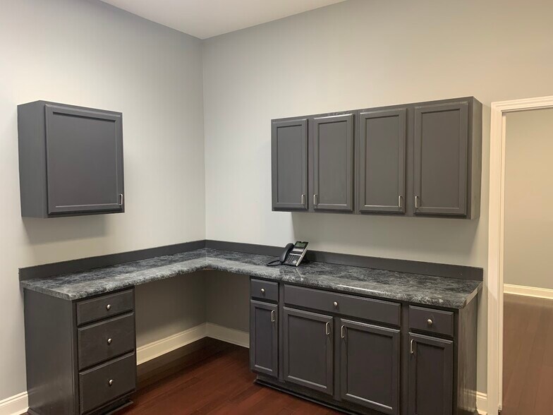 More Photos Of 1825 Lockeway Dr, Alpharetta Office For Sale