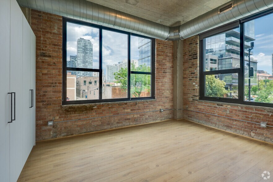 More Photos Of 871 N Franklin St, Chicago Apartments For Lease
