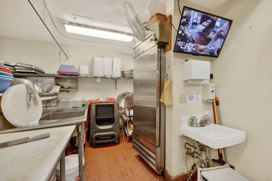 More Photos Of 1614 21st St, Sacramento Restaurant For Sale