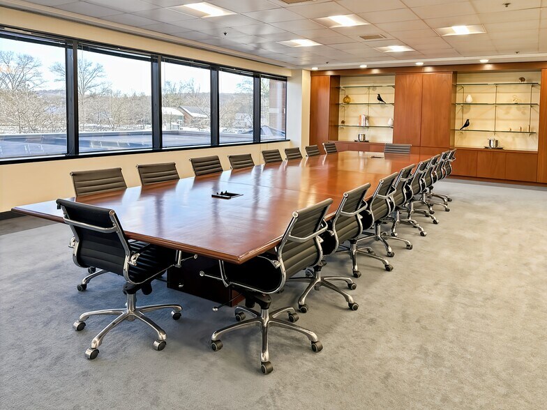 More Photos Of 1 Crossroads Dr, Bedminster Coworking Space