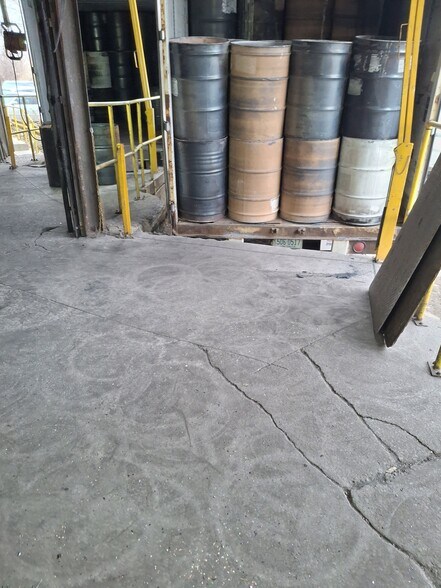 More Photos Of 610 W 81st St, Chicago Warehouse For Lease