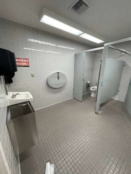 More Photos Of 50 Sagamore Pky S, Lafayette Drugstore For Lease