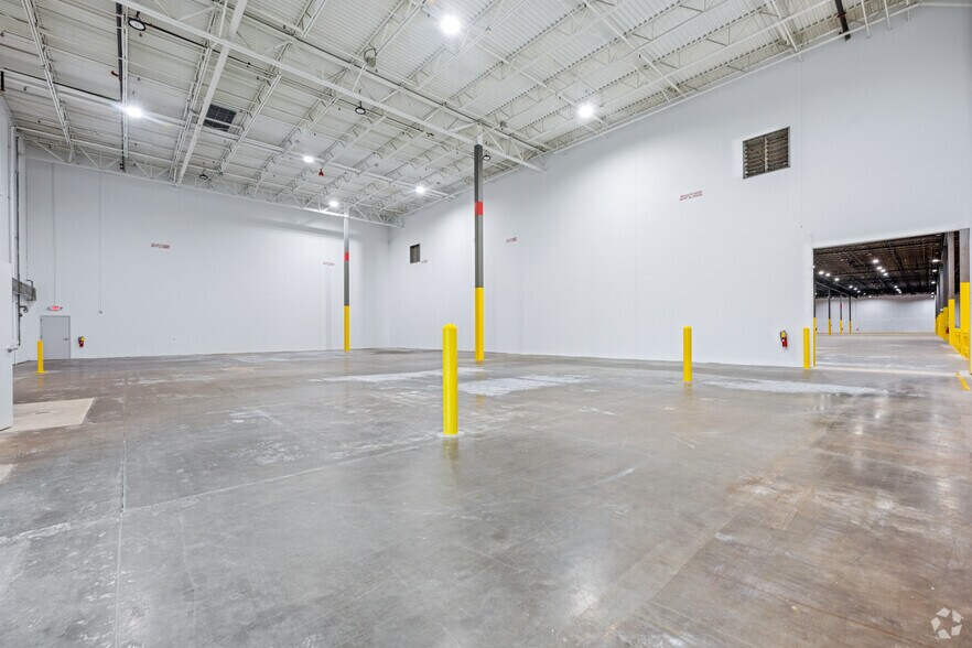 More Photos Of 125 Southside Ct, McDonough Distribution For Lease