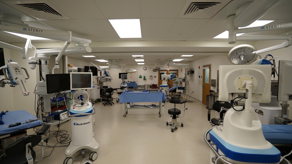 More Photos Of 475 Paramount Dr, Raynham Research And Development For Sale