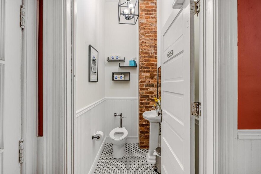 More Photos Of 252 Seavy St, Senoia Hospitality For Sale