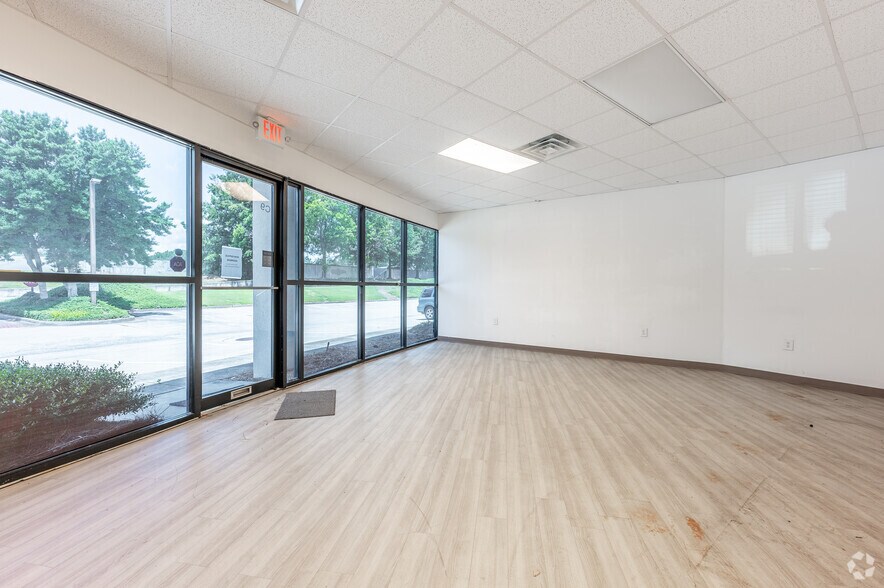 More Photos Of 6500 McDonough Dr, Norcross Showroom For Lease