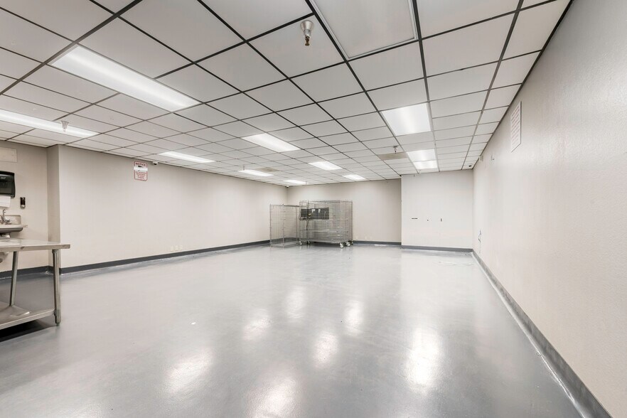 More Photos Of 2338 E Anaheim St, Long Beach Office For Lease