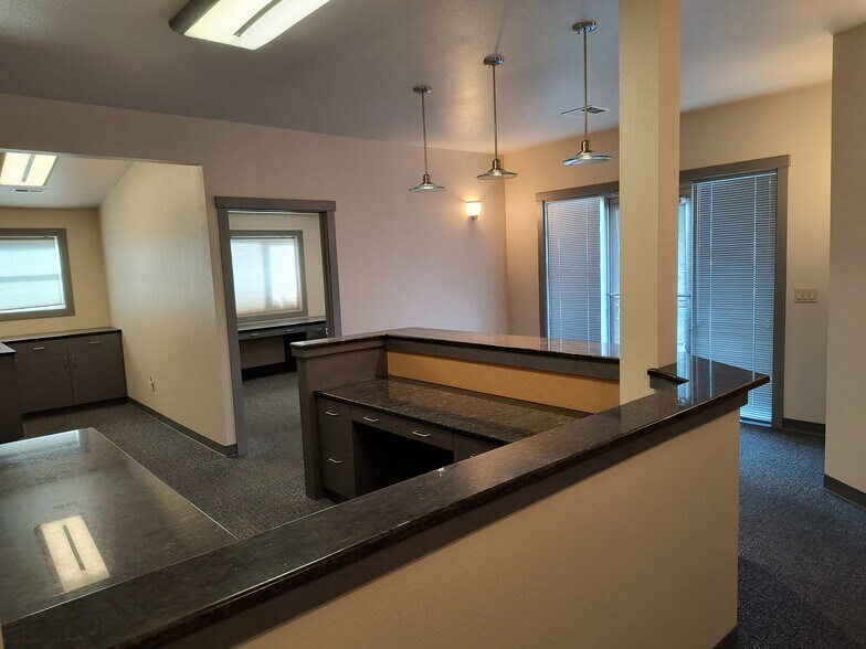 More Photos Of 521 S Fir Ave, Deer Park Auto Repair For Sale
