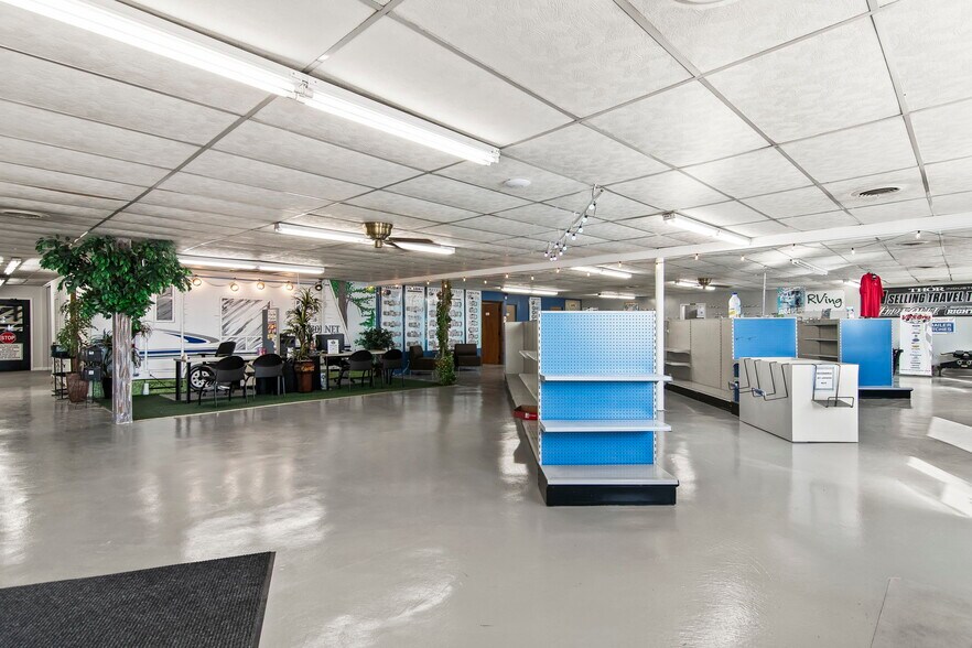 More Photos Of 1117 N Old Route 66, Litchfield General Retail For Sale