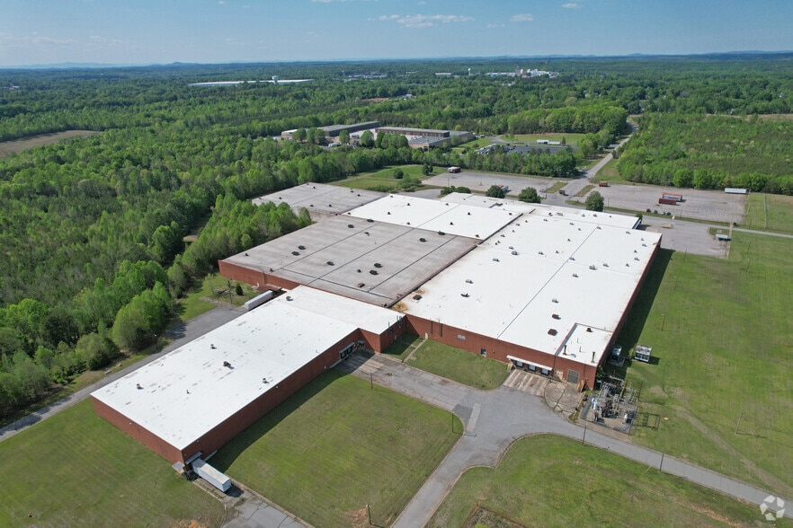 More Photos Of 572 S New St, Eden Distribution For Lease