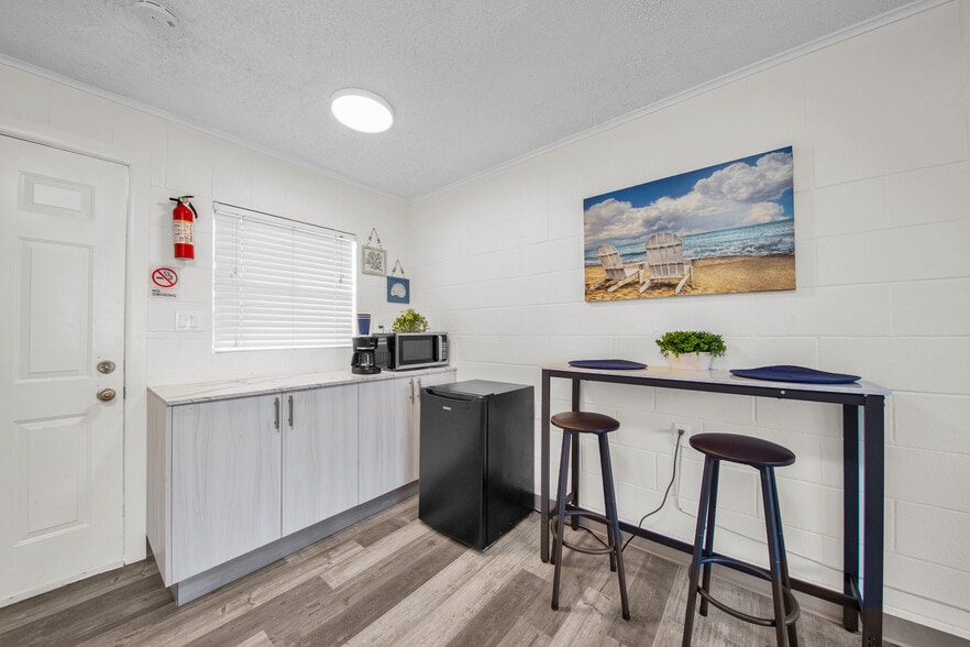 More Photos Of 120 E Jupiter Ln, South Padre Island Hotel For Sale