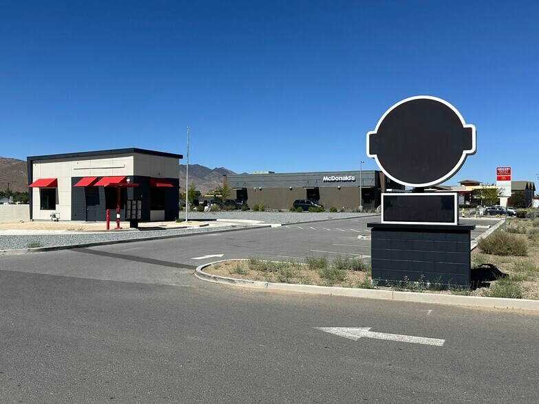 More Photos Of 5 Dayton Village Pky, Dayton Fast Food For Lease