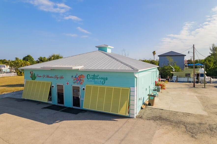 More Photos Of 3366 Stringfellow Rd, Saint James City Office For Sale