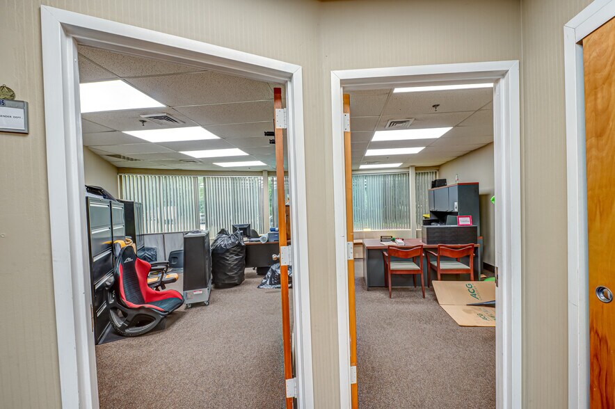 More Photos Of 30 Crossways E, Bohemia Manufacturing For Lease