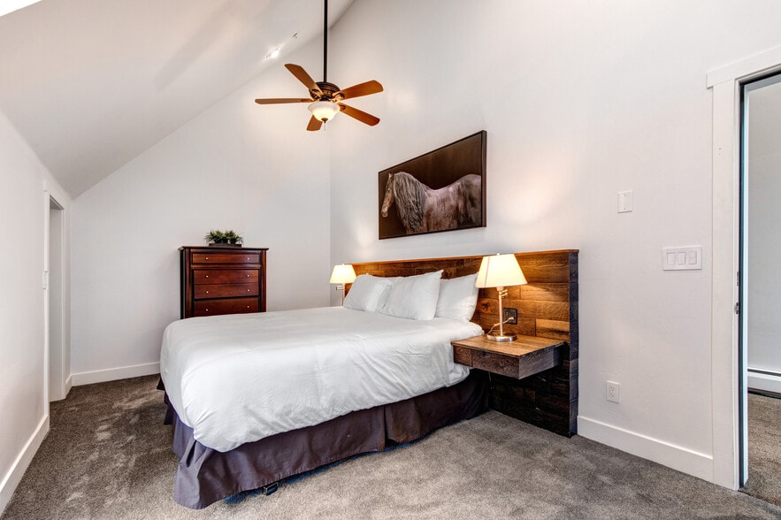 More Photos Of 1469 Woodside Ave, Park City Lodge Meeting Hall For Sale
