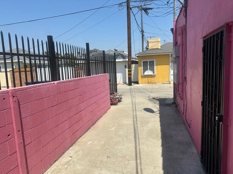 More Photos Of 8458 Crenshaw Blvd, Inglewood General Retail For Lease