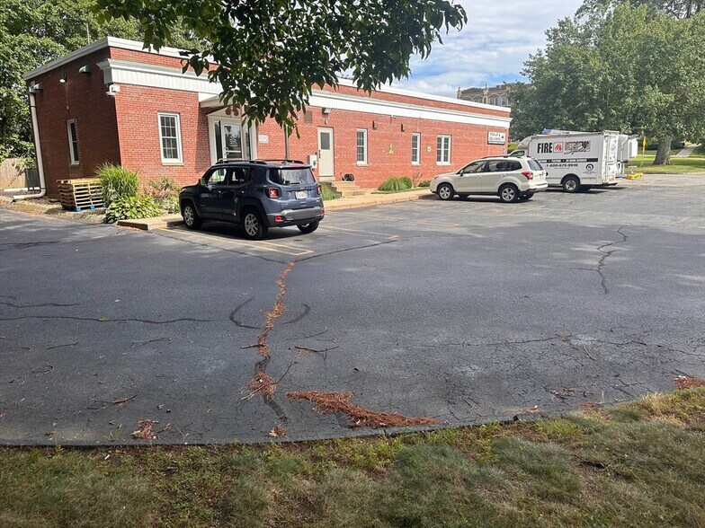 More Photos Of 637 Front St, Chicopee Freestanding For Sale