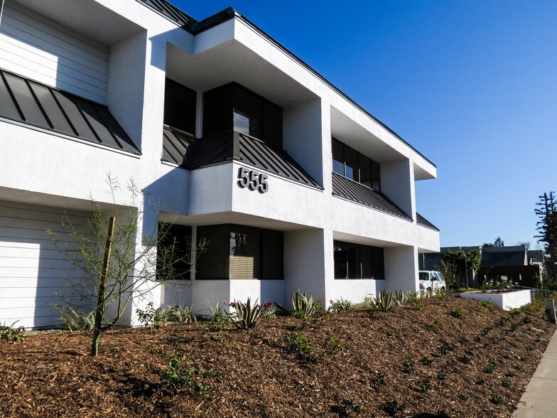 More Photos Of 555 N Park Center Dr, Santa Ana Office For Lease