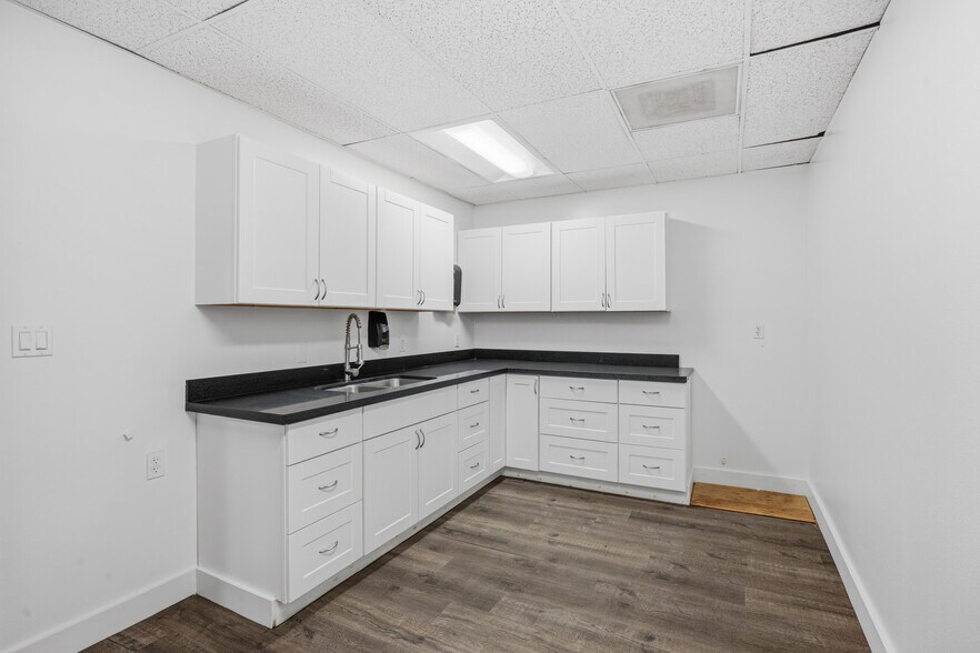 More Photos Of 12224 Montague St, Pacoima Distribution For Lease