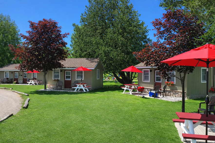 More Photos Of 11481 Main St, Honor Hotel For Sale